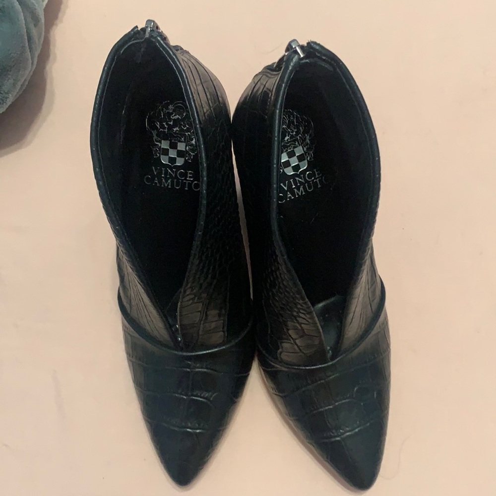 Vince Camuto booties black